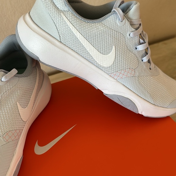 Nike shoes women’s size 10 light blue white - Picture 2 of 5